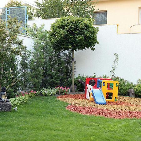 Familly Art Hotel Nirvana Shumen Exterior foto