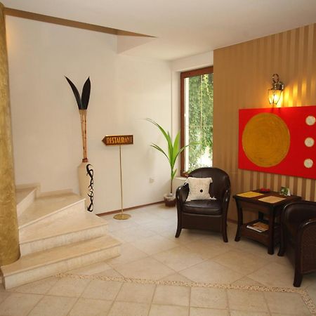 Familly Art Hotel Nirvana Shumen Exterior foto