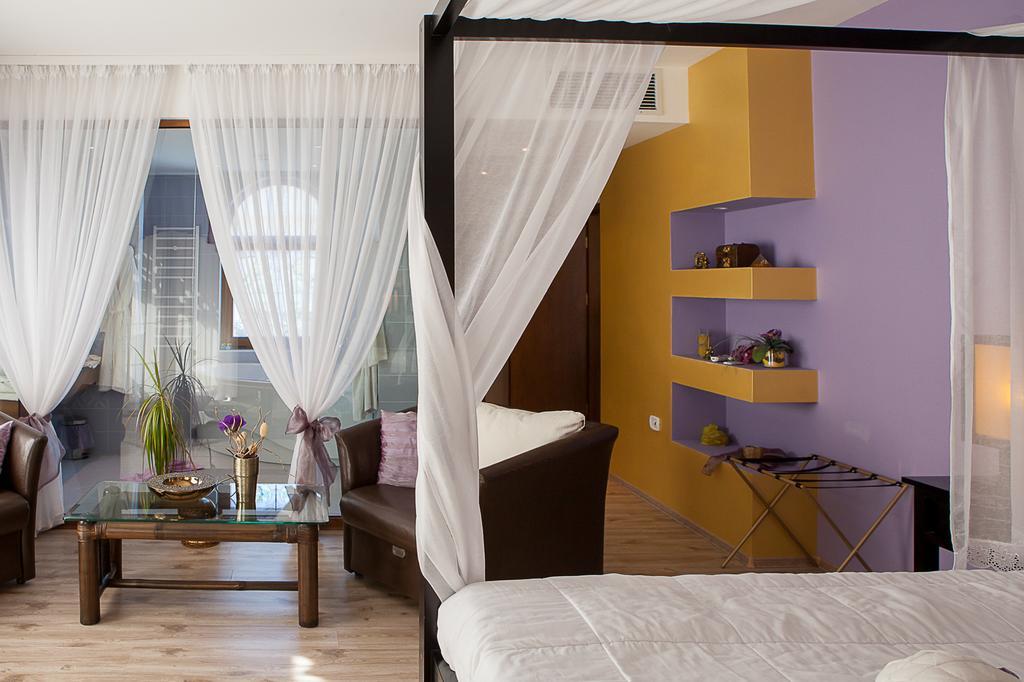 Familly Art Hotel Nirvana Shumen Habitación foto