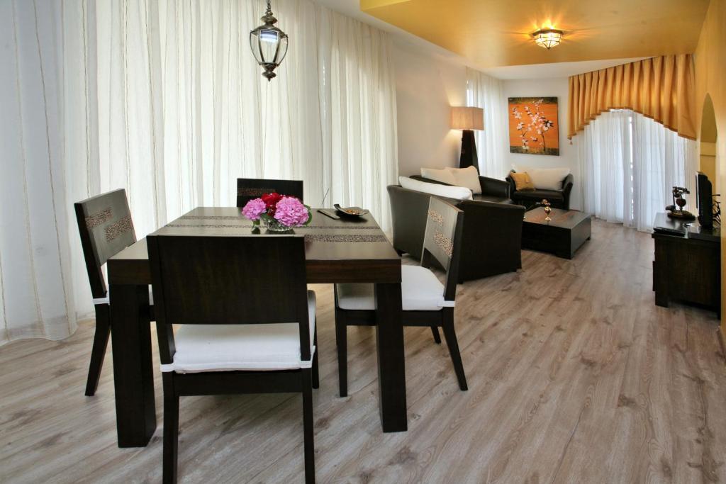 Familly Art Hotel Nirvana Shumen Habitación foto