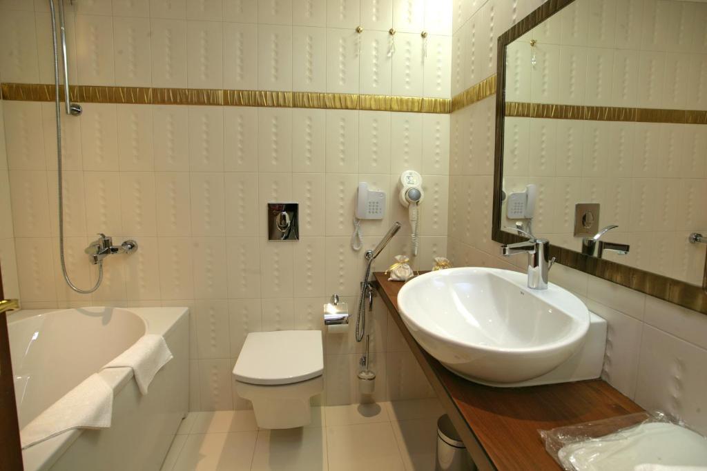 Familly Art Hotel Nirvana Shumen Habitación foto