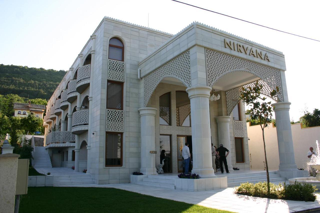 Familly Art Hotel Nirvana Shumen Exterior foto