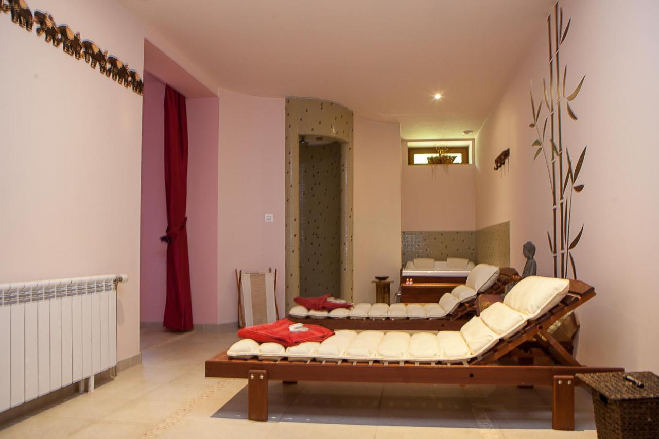 Familly Art Hotel Nirvana Shumen Exterior foto
